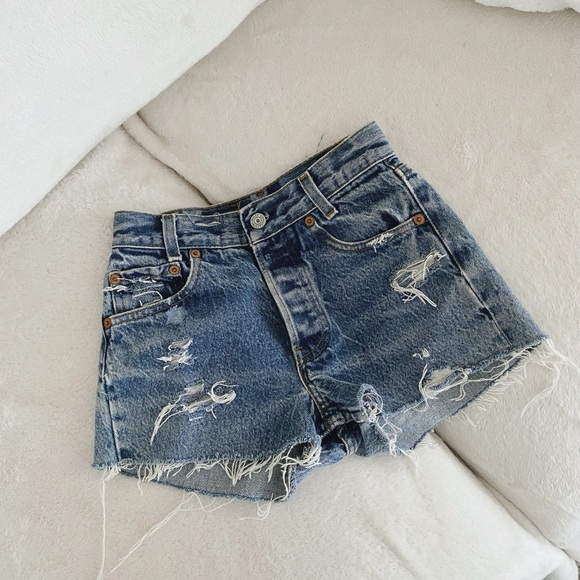 LEVI’S Vintage Frayed Denim Shorts - Picture 2 of 5
